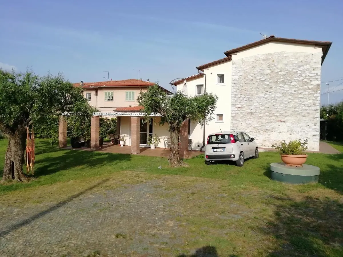 Bed & Breakfast Bed&Breakfast La Zagara Querceta Italia