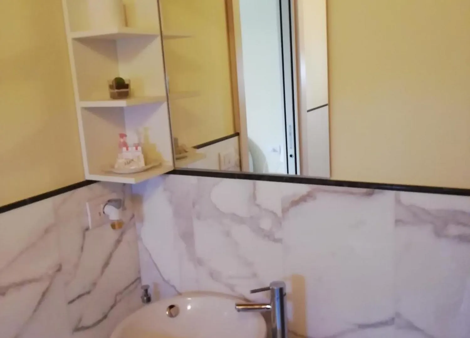 Bed&Breakfast La Zagara Querceta 0*,  Italia