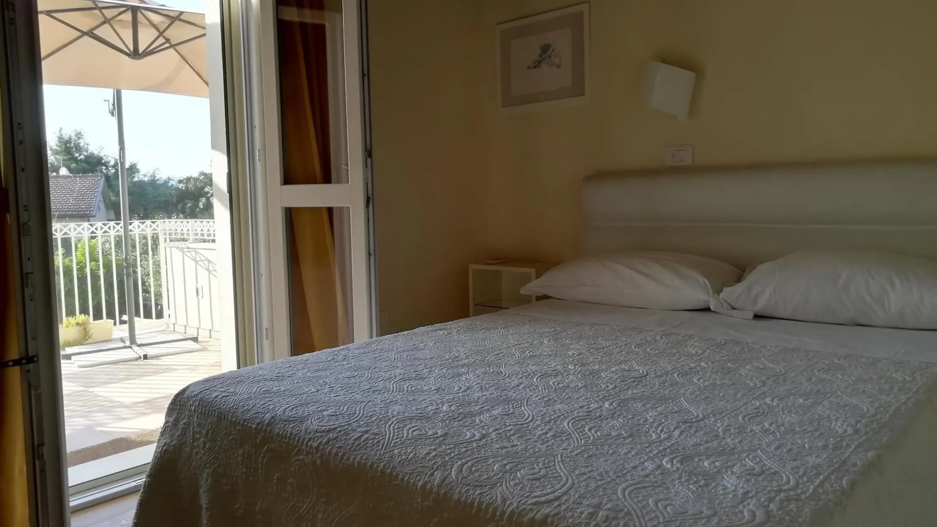 Bed&Breakfast La Zagara Querceta 0*,  Italia